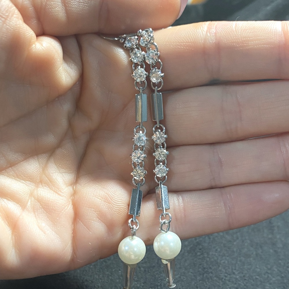 5/$25 Fashion earrings NWOT